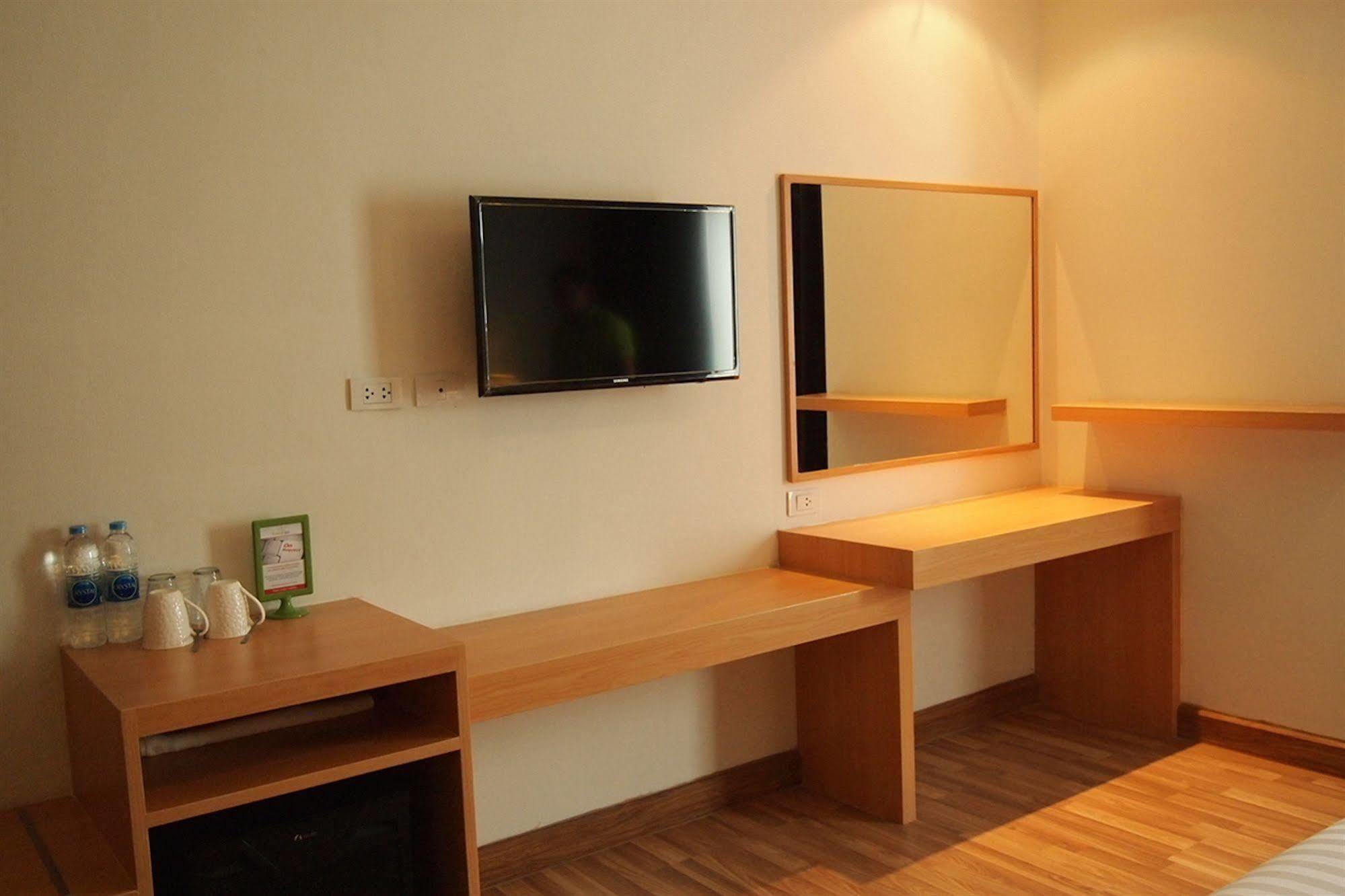 Icheck Inn Central Patong Exterior photo